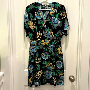 Diane Von Furstenberg Short Sleeve Wrap Dress Size 4